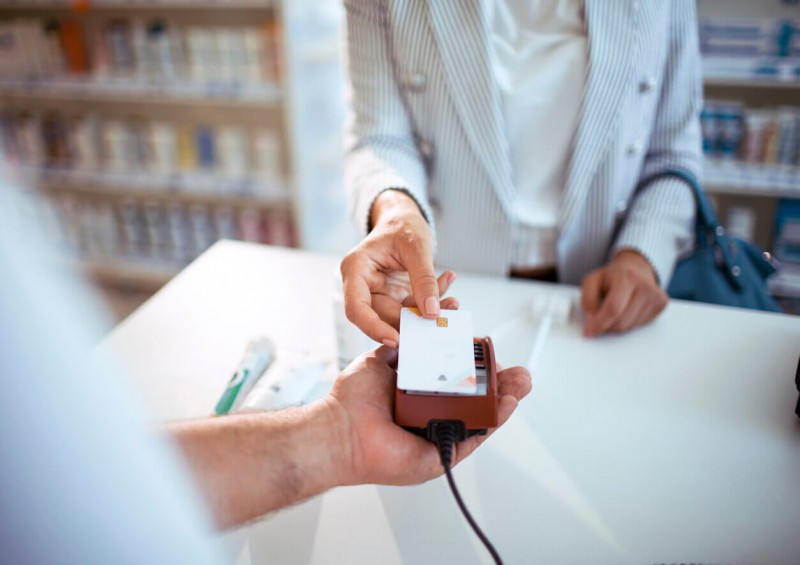 A woman paying for something with her credit card