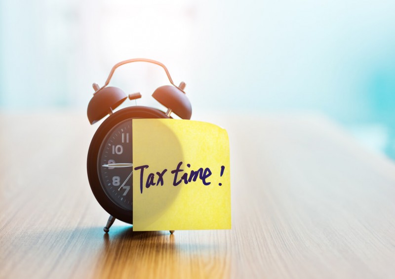 Clock with tax time post it note