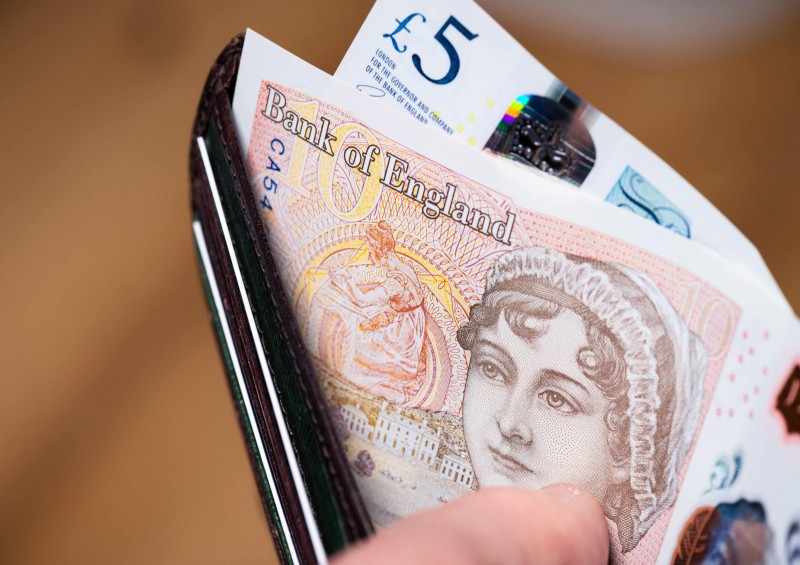 wallet with notes